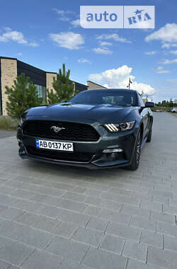 Купе Ford Mustang 2015 в 