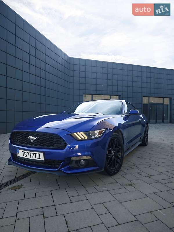 Купе Ford Mustang 2015 в 