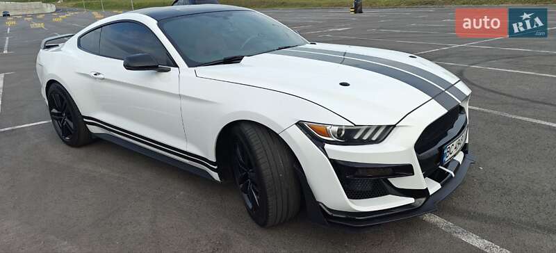 Купе Ford Mustang 2016 в Львове