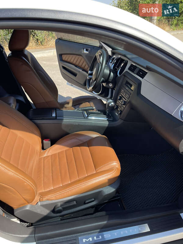 Купе Ford Mustang 2010 в Николаеве