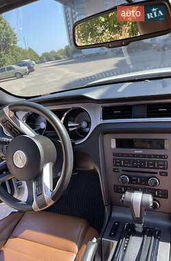 Купе Ford Mustang 2010 в 