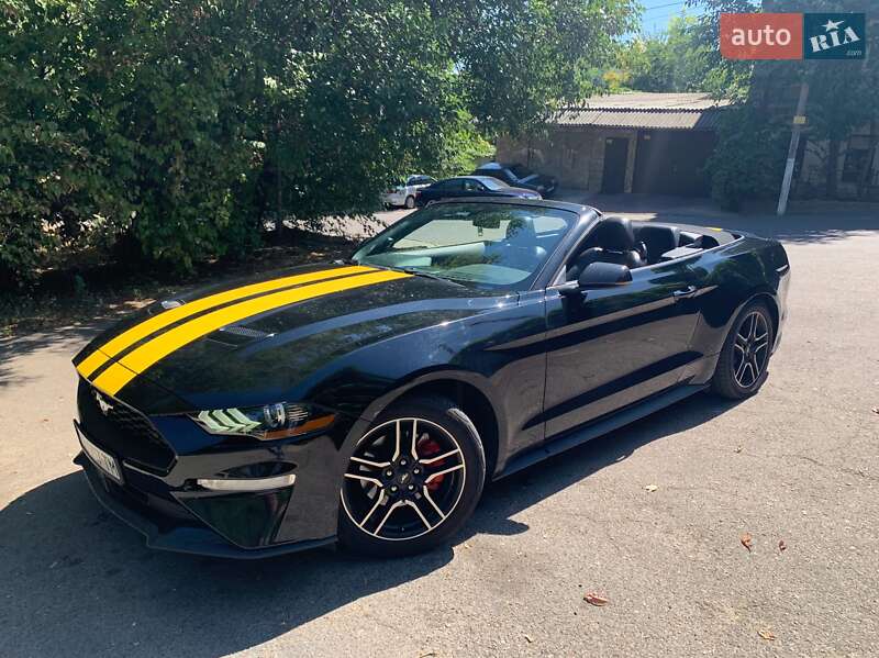 Кабриолет Ford Mustang 2019 в 