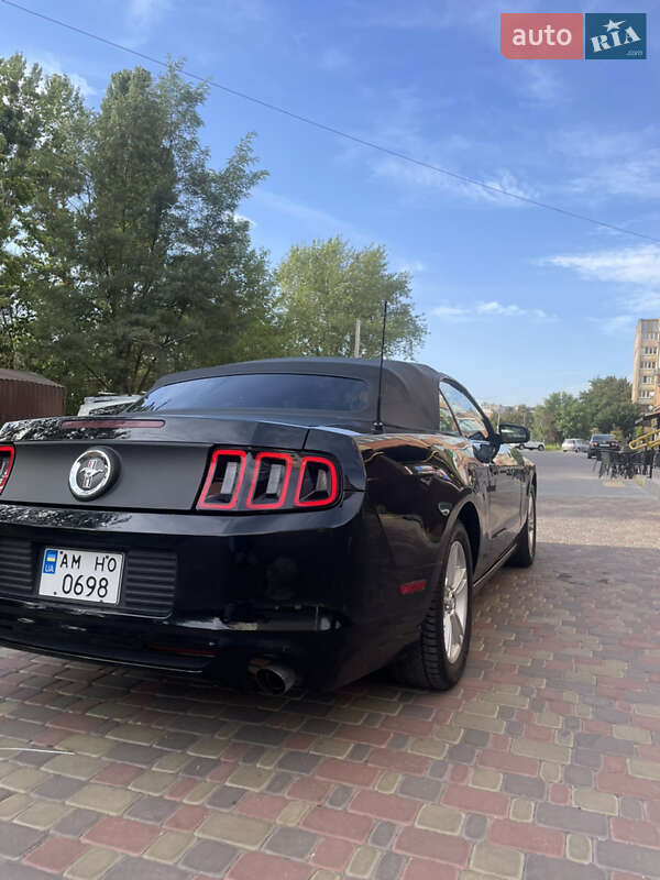 Кабриолет Ford Mustang 2012 в Житомире