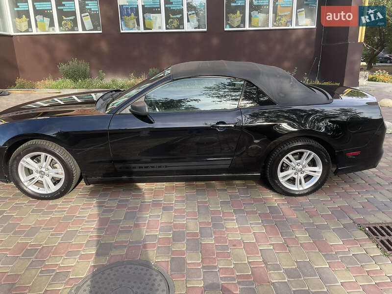 Кабриолет Ford Mustang 2012 в Житомире