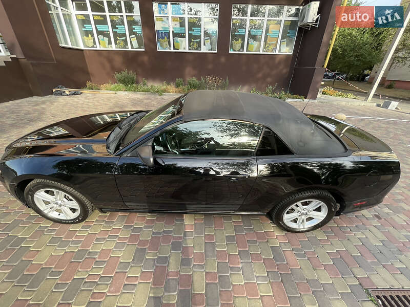 Кабриолет Ford Mustang 2012 в Житомире