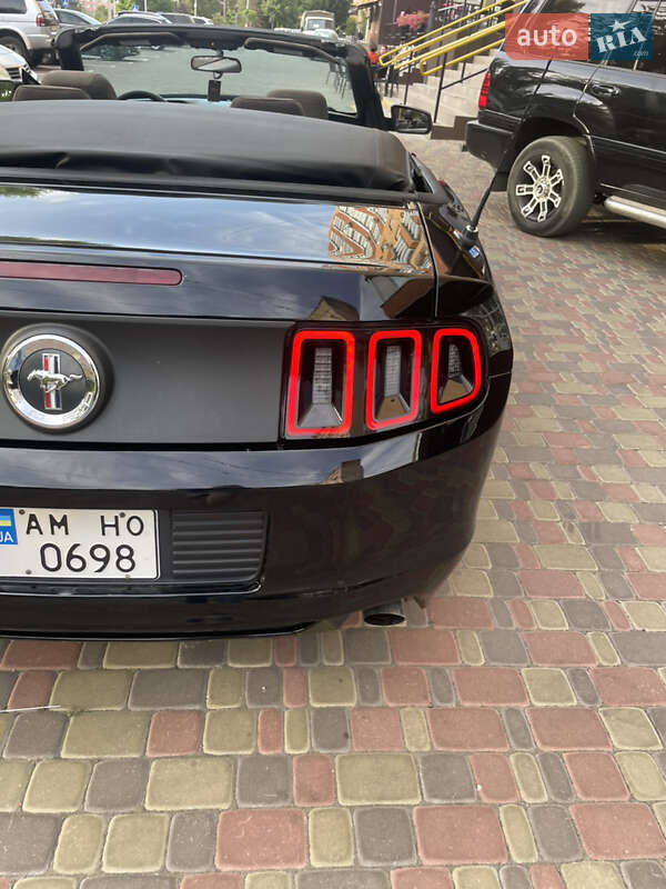 Кабриолет Ford Mustang 2012 в Житомире