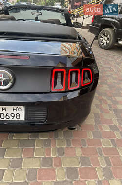 Кабриолет Ford Mustang 2012 в 