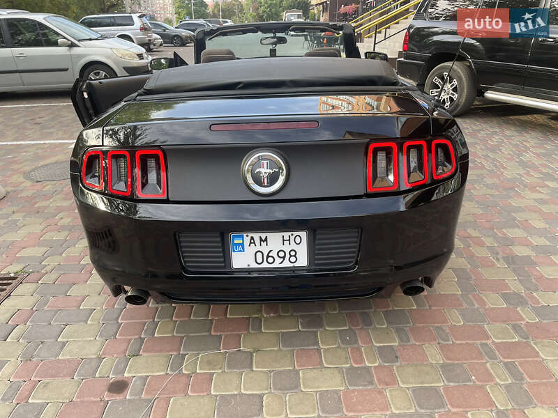 Кабриолет Ford Mustang 2012 в Житомире