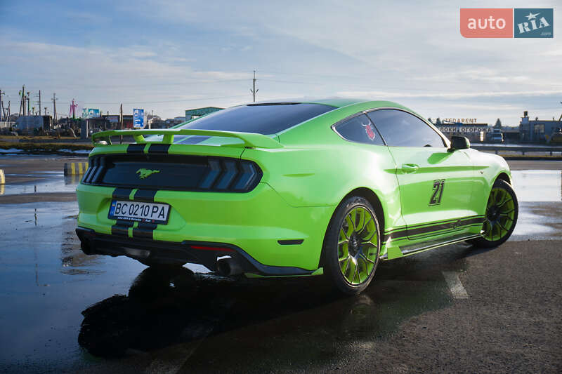 Купе Ford Mustang 2018 в Львове