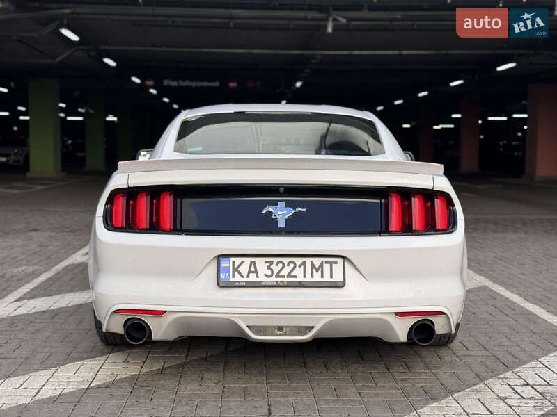 Купе Ford Mustang 2016 в Киеве