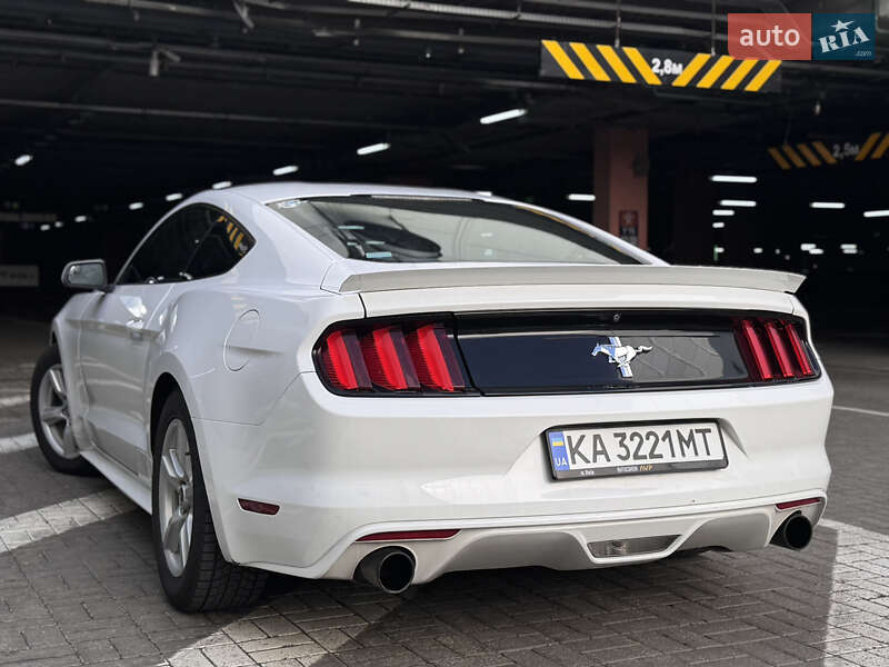 Купе Ford Mustang 2016 в Киеве