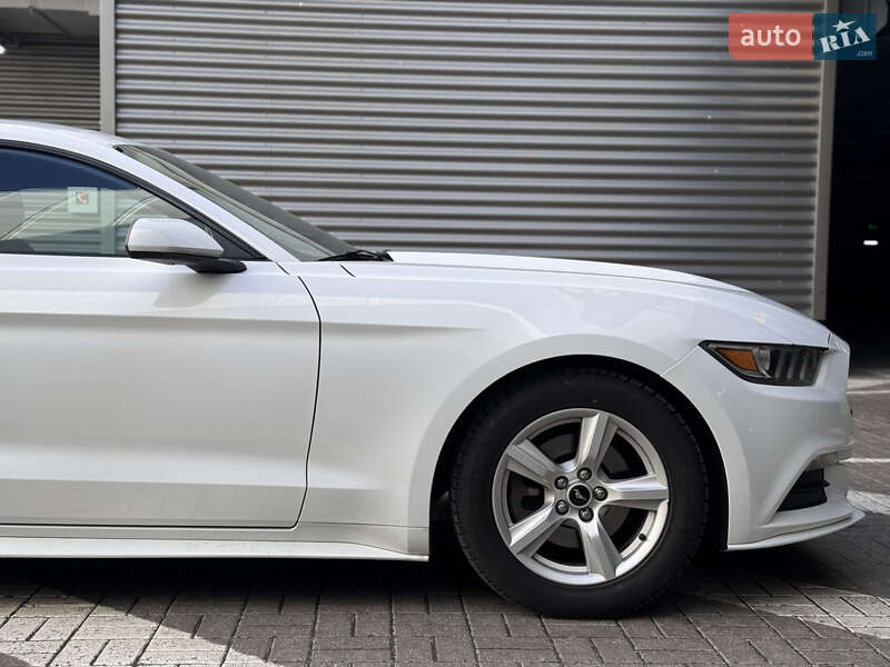 Купе Ford Mustang 2016 в Киеве