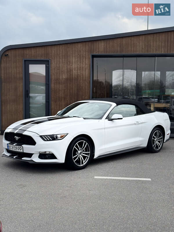 Кабриолет Ford Mustang 2016 в 
