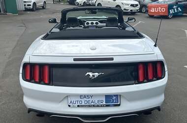 Кабриолет Ford Mustang 2016 в 
