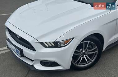 Кабриолет Ford Mustang 2016 в 