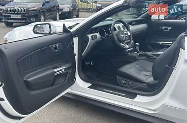 Кабриолет Ford Mustang 2016 в 