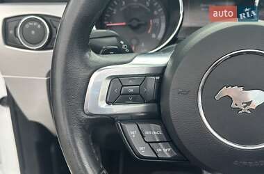 Кабриолет Ford Mustang 2016 в 
