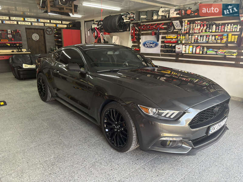 Купе Ford Mustang 2015 в 