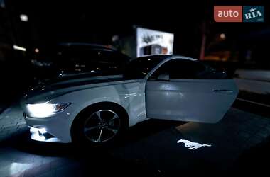 Купе Ford Mustang 2017 в 