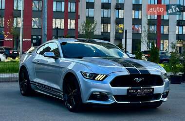 Купе Ford Mustang 2015 в 