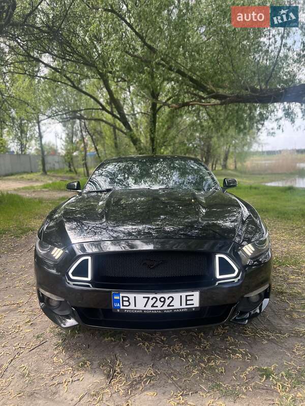 Купе Ford Mustang 2015 в 