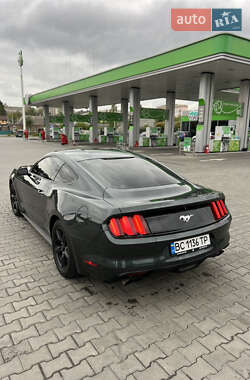 Купе Ford Mustang 2015 в 