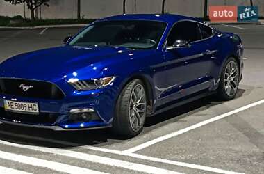 Купе Ford Mustang 2015 в 
