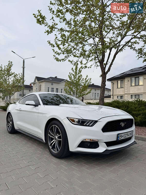 Купе Ford Mustang 2017 в 