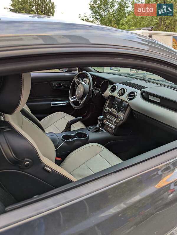 Купе Ford Mustang 2015 в Києві