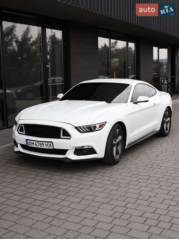 Купе Ford Mustang 2014 в 
