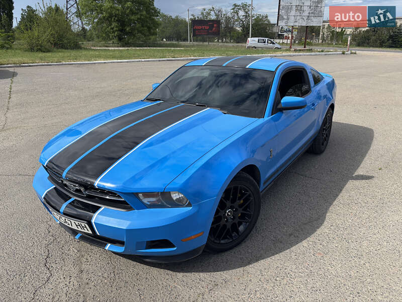 Купе Ford Mustang 2011 в 