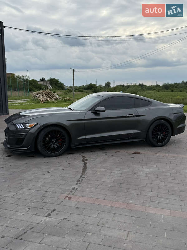 Купе Ford Mustang 2016 в Львове
