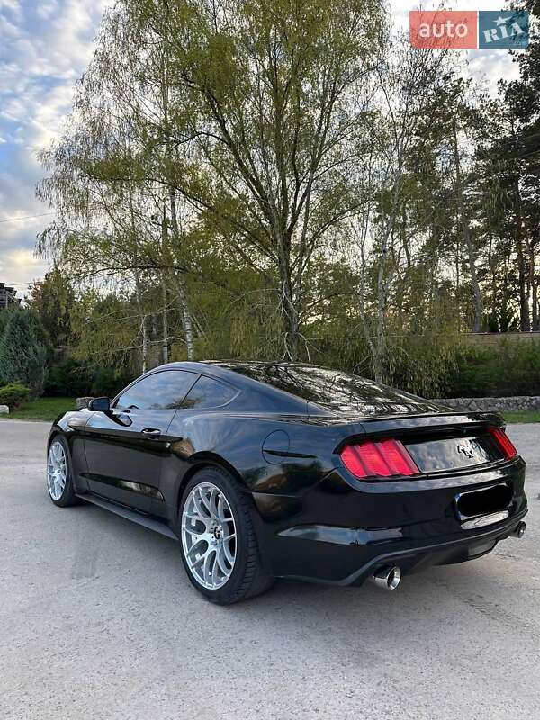 Купе Ford Mustang 2015 в 