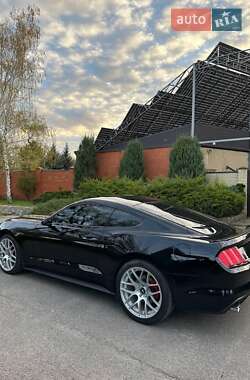Купе Ford Mustang 2015 в 