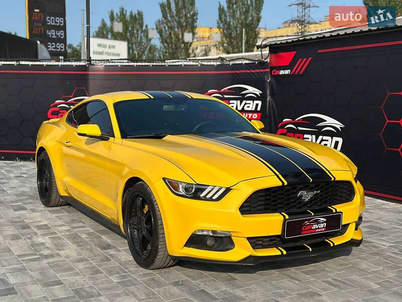 Купе Ford Mustang 2015 в 