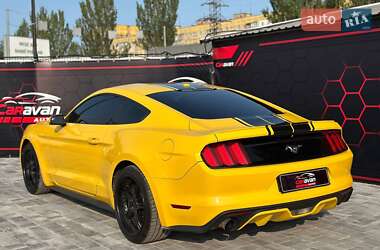 Купе Ford Mustang 2015 в 
