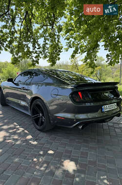 Купе Ford Mustang 2015 в 