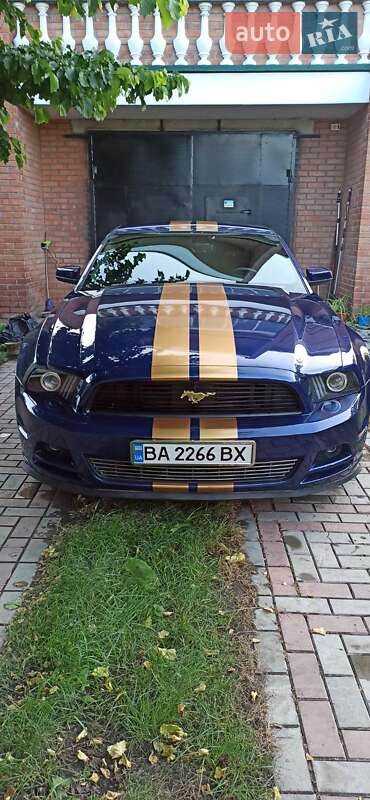 Купе Ford Mustang 2012 в Кропивницком