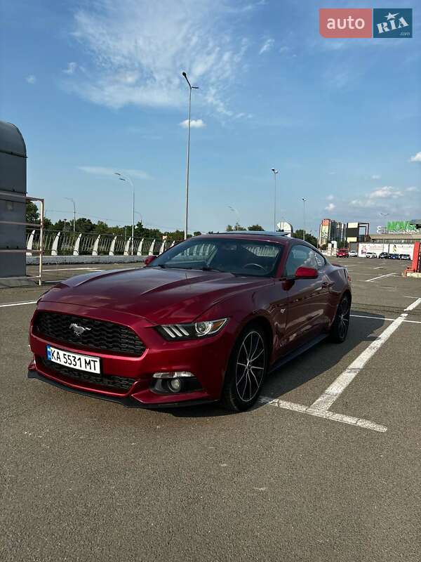 Купе Ford Mustang 2015 в 
