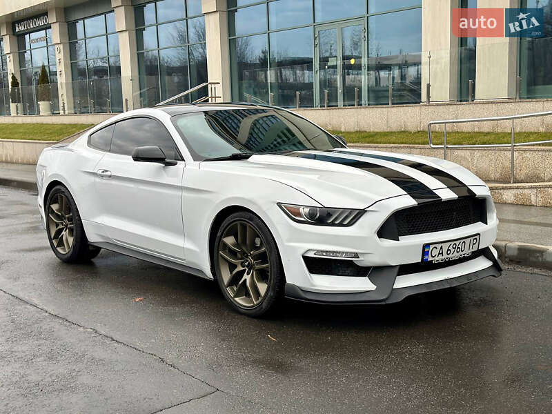 Купе Ford Mustang 2015 в 