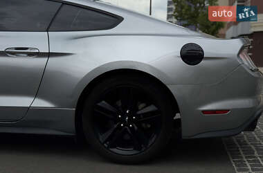 Купе Ford Mustang 2021 в 