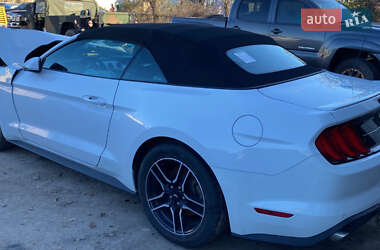 Кабриолет Ford Mustang 2022 в 
