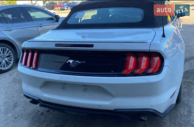 Кабриолет Ford Mustang 2022 в 