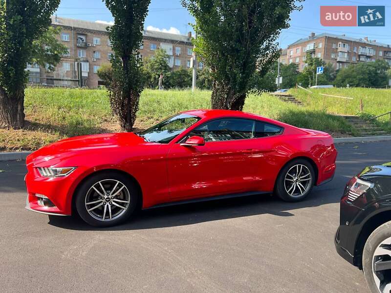 Купе Ford Mustang 2016 в Киеве