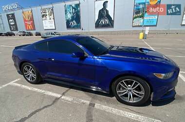 Купе Ford Mustang 2015 в 