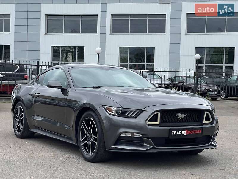 Купе Ford Mustang 2017 в 