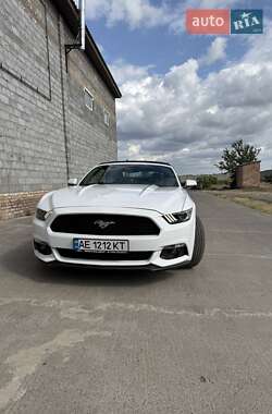 Кабриолет Ford Mustang 2016 в 