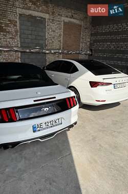 Кабриолет Ford Mustang 2016 в 