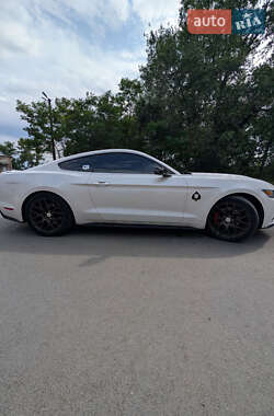 Купе Ford Mustang 2017 в 