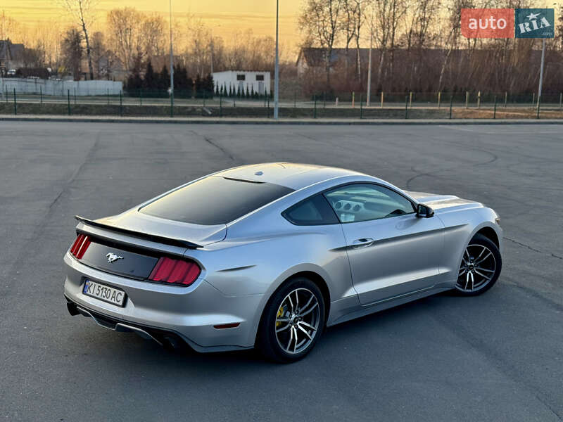 Купе Ford Mustang 2016 в Львове